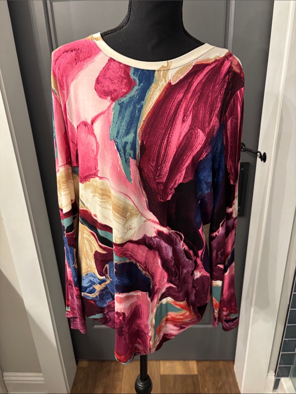 Abstract Print Long-Sleeve Women's Top in Magenta and Teal